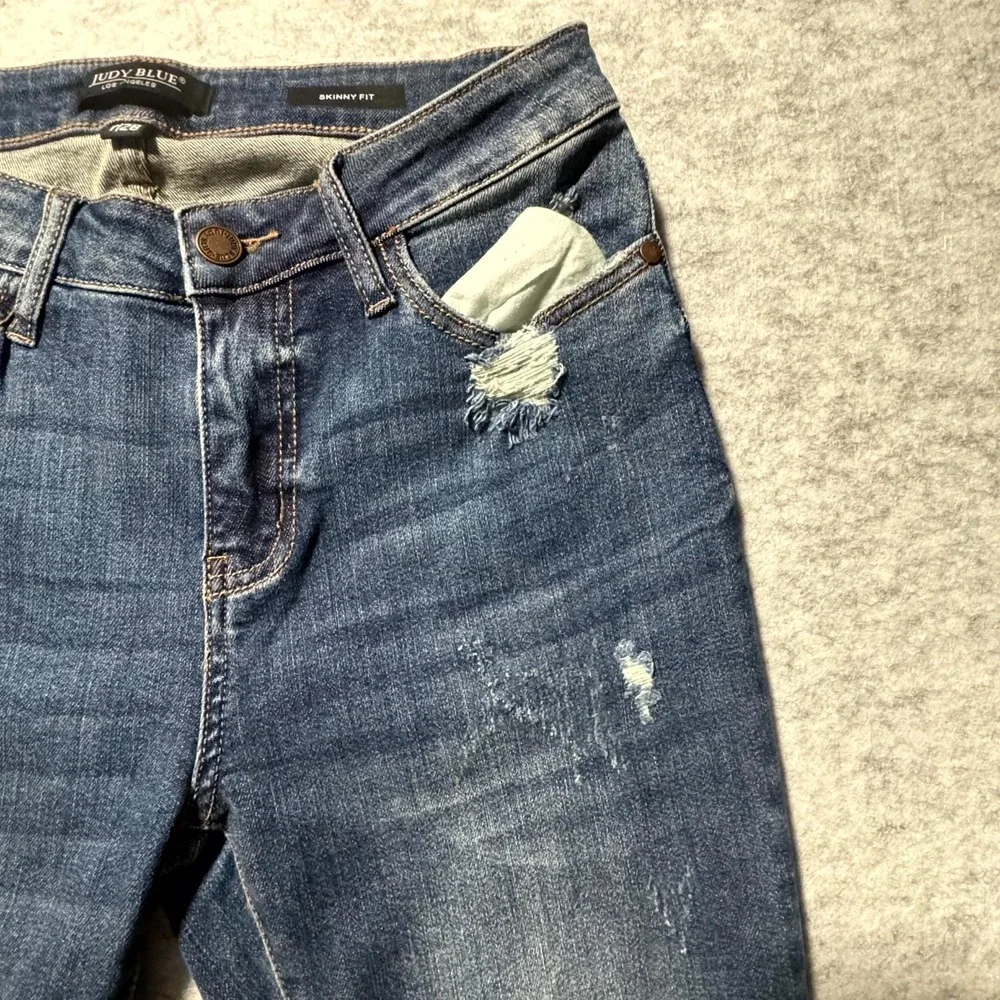Judy Blue Women's Distressed Blue Jeans Size 26x27 size 7/28 ;